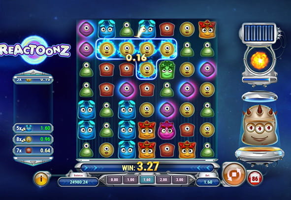Eine Bildschirmfoto vom Play'n Go Slot Reactoonz. Beim Klicken auf das Bild startet eine kostenlose Demoversion dieses Spielautomaten.